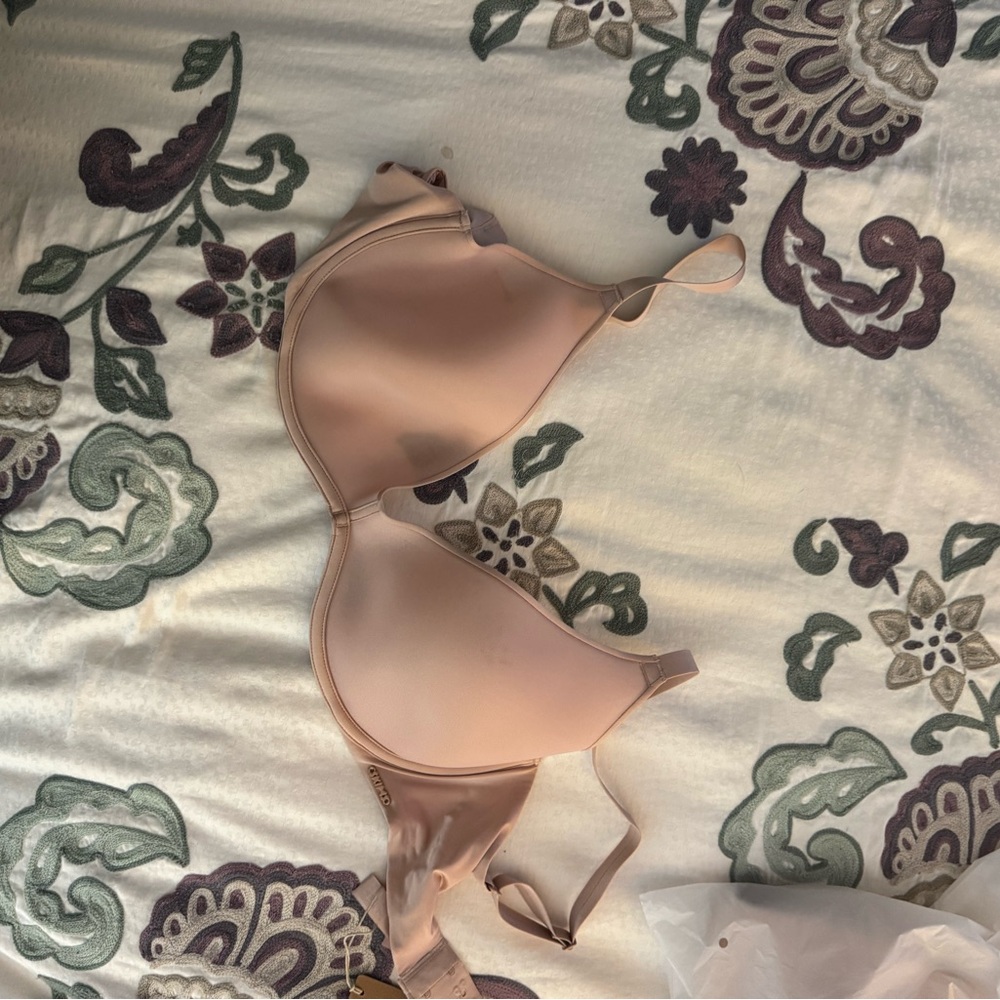 SKIMS Soft Beige Bra